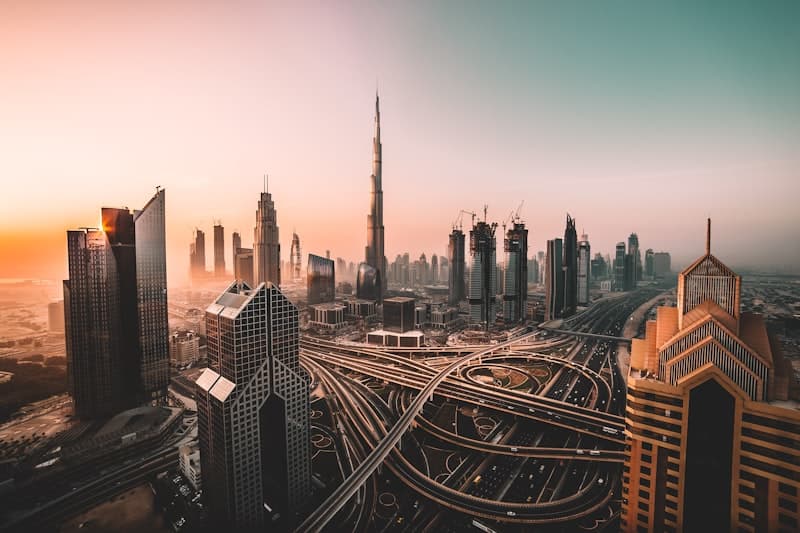 التأشيرة الذهبية: كيف يضمن الاستثمار العقاري الإقامة