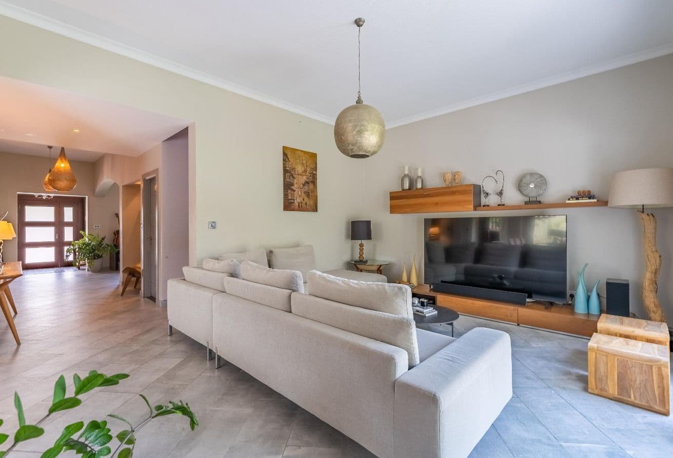 Upgraded | Largest Corner Plot | Newly Landscaped المعرض 3
