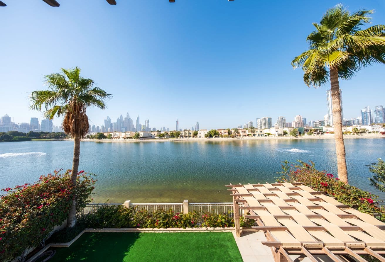 5BR Twin Villa | Full Lake | Dubai Skyline View المعرض 3