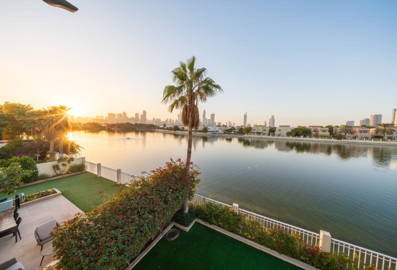 5BR Twin Villa | Full Lake | Dubai Skyline View المعرض 2
