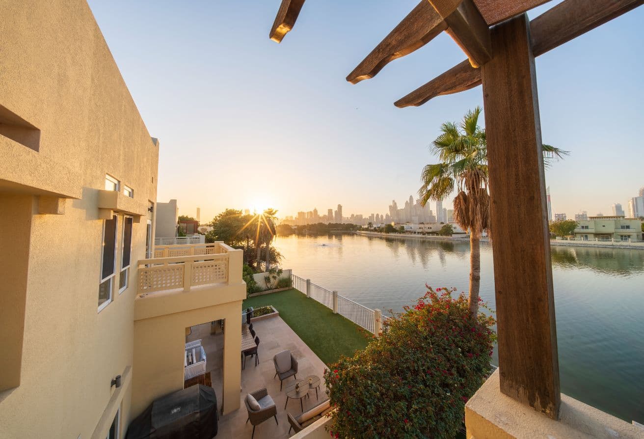 5BR Twin Villa | Full Lake | Dubai Skyline View المعرض 1